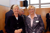 Start des Telemedizinzentrums Lausitz am CTK: Brandenburgs Gesundheitsministerin Anita Tack (l), CTK-Geschäftsführerin Heidrun Grünewald
Foto: CTK/S. Ramisch Foto